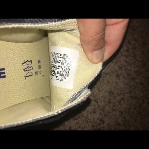 Converse - Picture 3 of 3